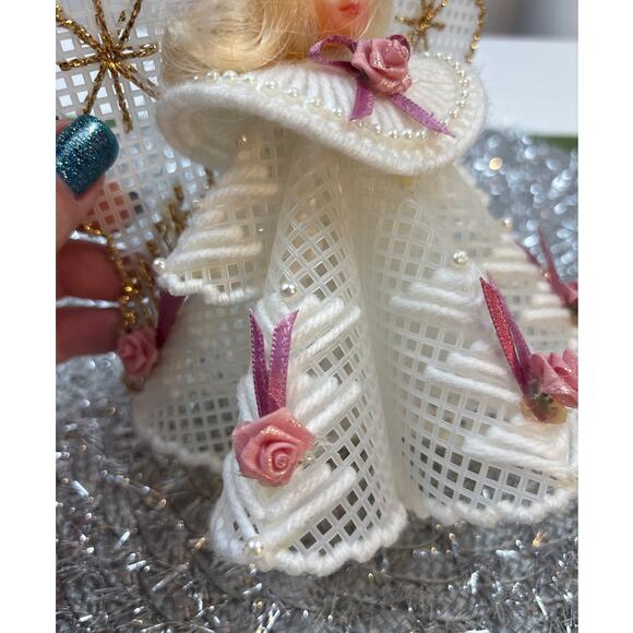 Vintage Christmas Angel Kitschy Needlepoint Plastic Canvas Decoration Figurine - Picture 4 of 7